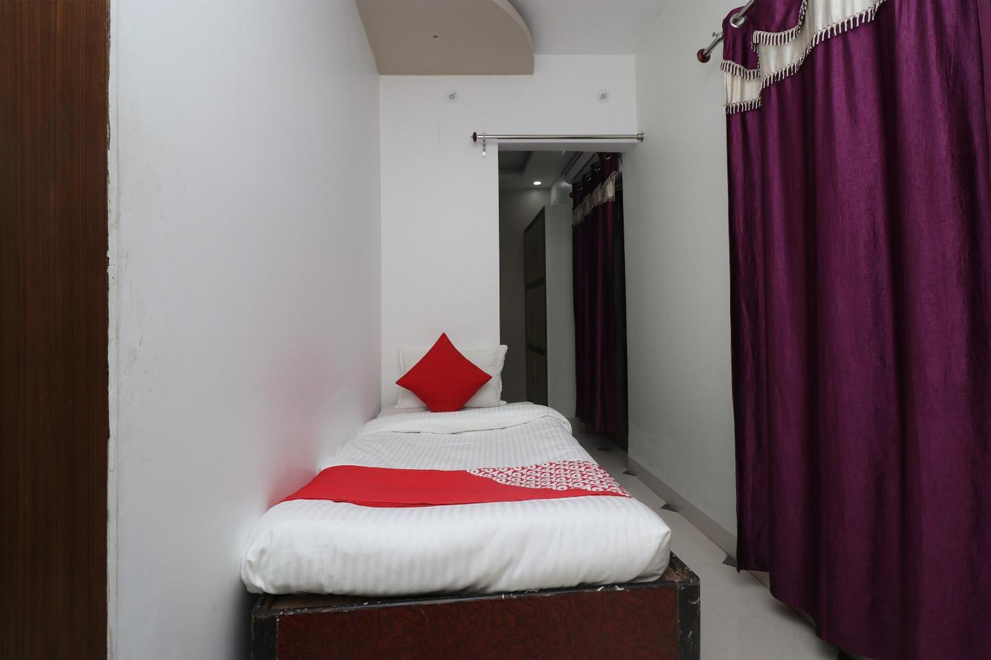 Hotel O Swastik Resort Colonelganj Extérieur photo