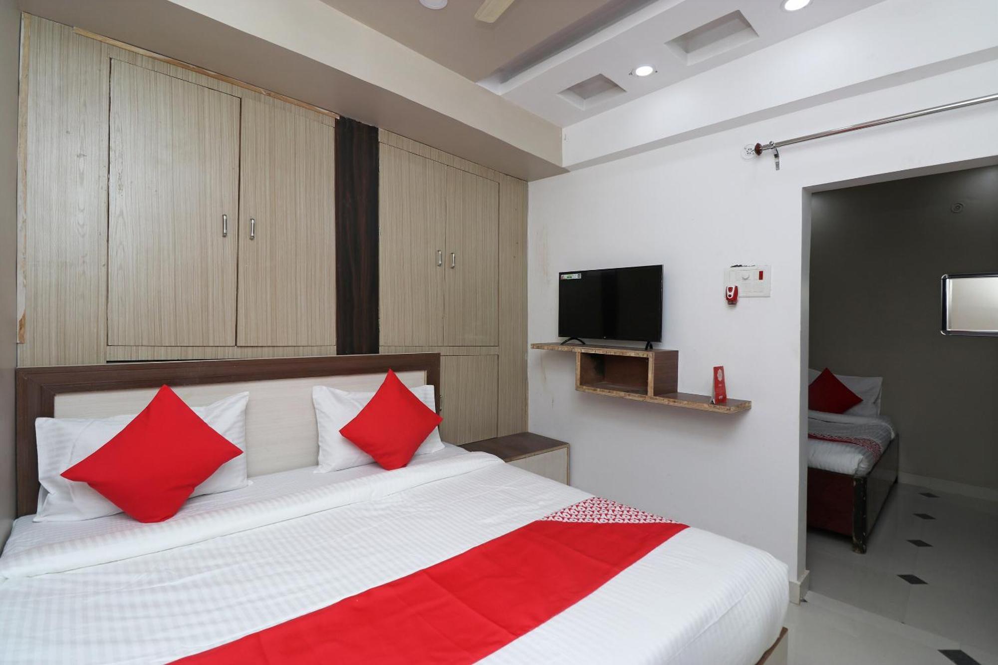 Hotel O Swastik Resort Colonelganj Extérieur photo