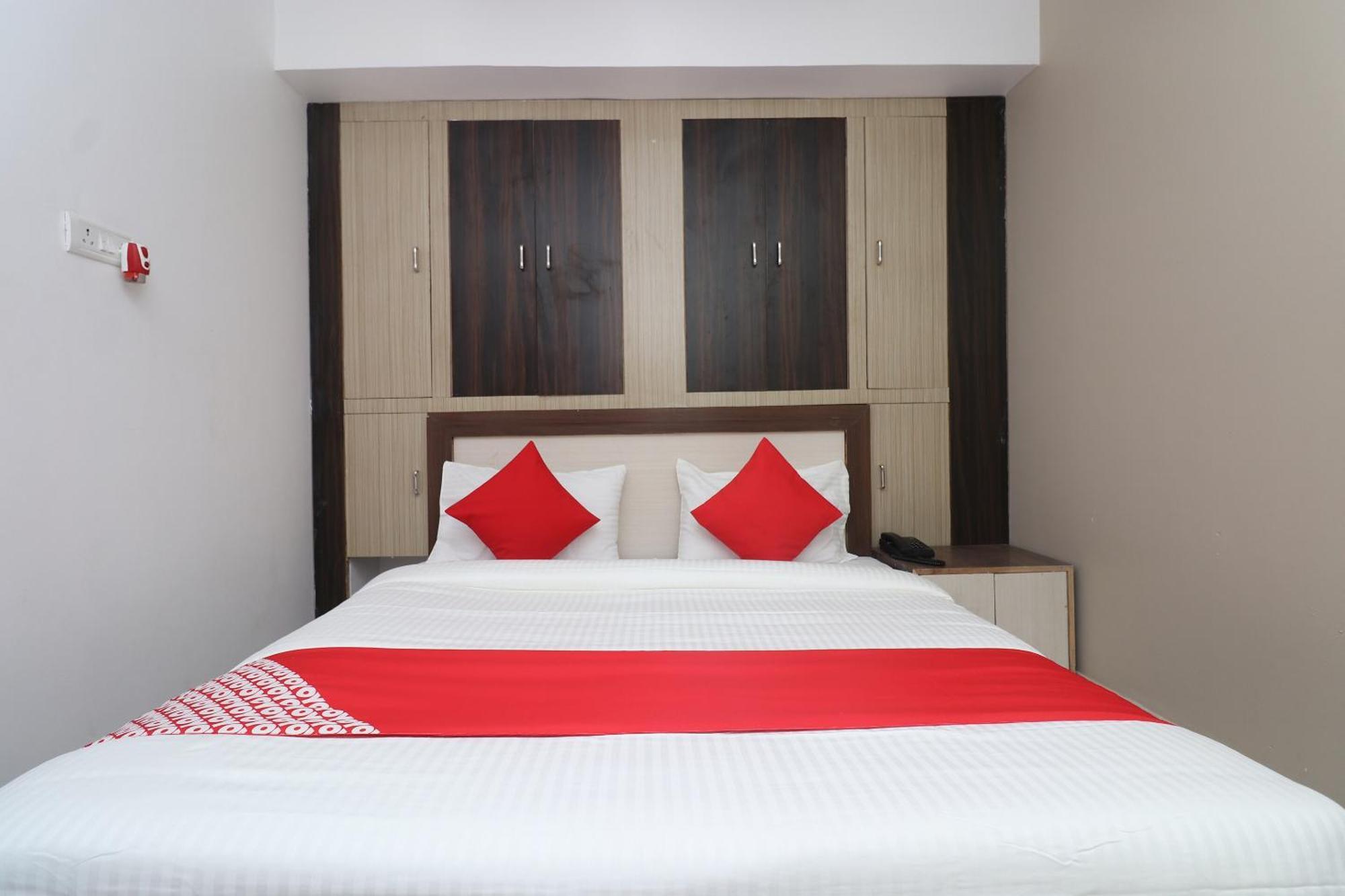 Hotel O Swastik Resort Colonelganj Extérieur photo