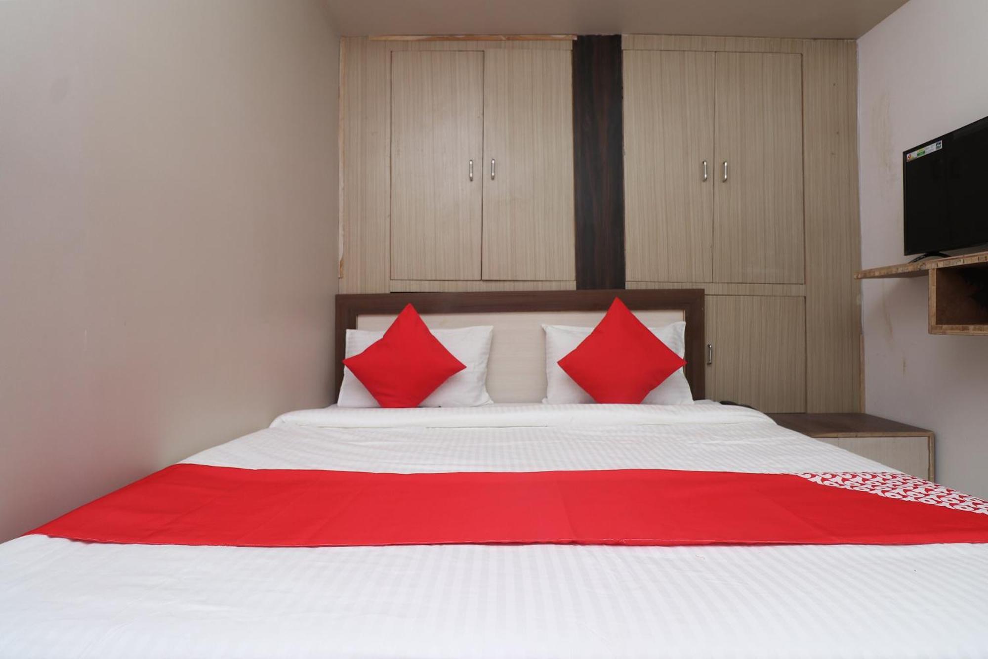 Hotel O Swastik Resort Colonelganj Extérieur photo