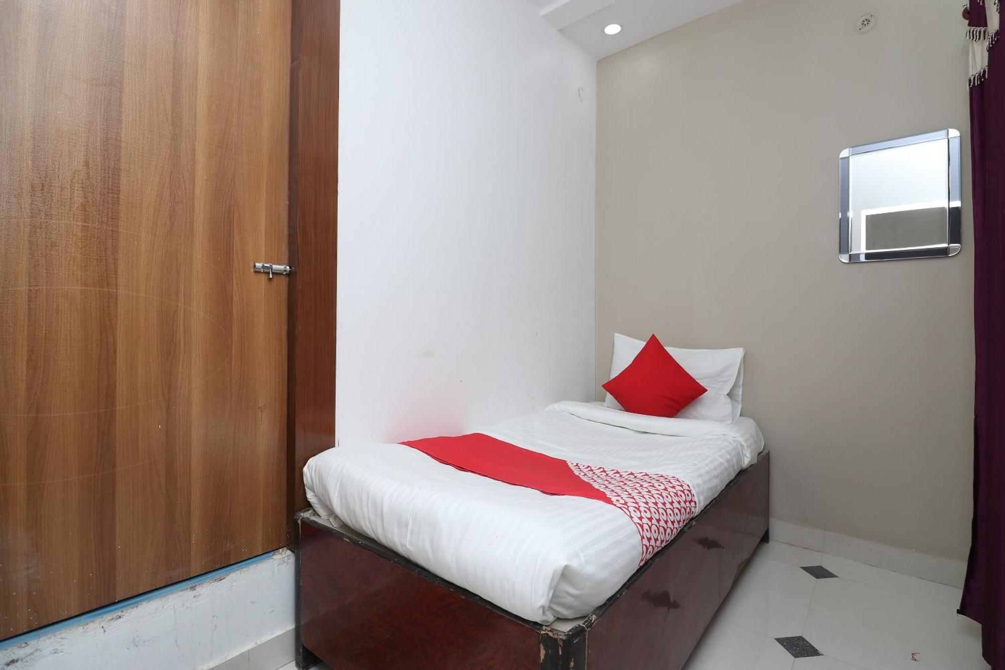 Hotel O Swastik Resort Colonelganj Extérieur photo